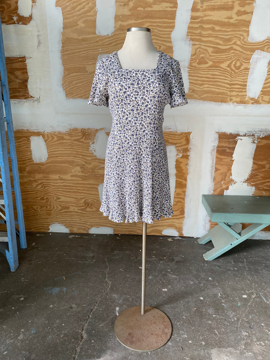90's White ribbed skater plus size dress with blue floral print – Vida  Antigua Collective