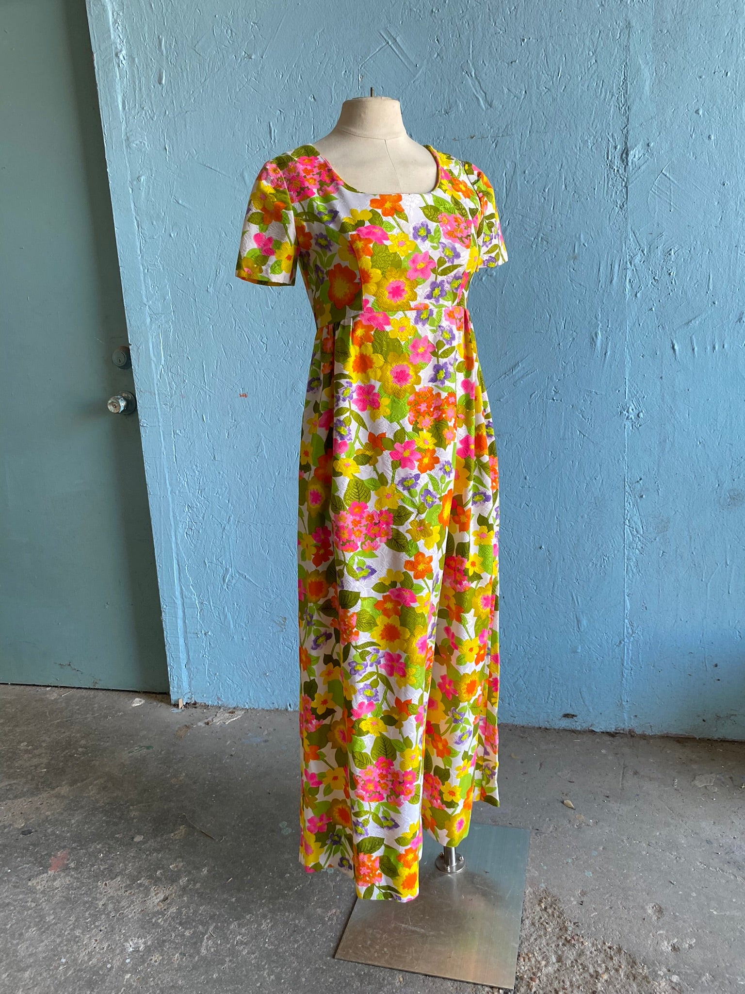 70's Psychedelic floral maxi dress Vida Antigua Collective 70's Psychedelic floral maxi dress Vida Antigua Collective