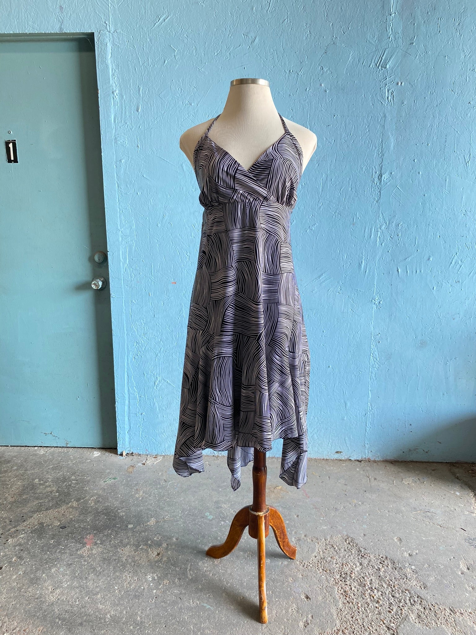 Y2K Black and white handkerchief halter plus size dress Vida Antigua Collective Y2K Black and white handkerchief halter plus size dress Vida Antigua Collective