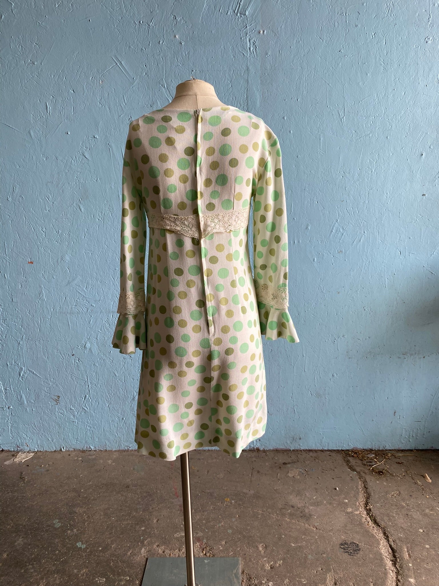 60-70's White long sleeve mini mod dress with shades of green polka do Vida Antigua Collective 60-70's White long sleeve mini mod dress with shades of green polka do Vida Antigua Collective