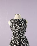 1980's  Black & White floral sleeveless plus size dress with pockets