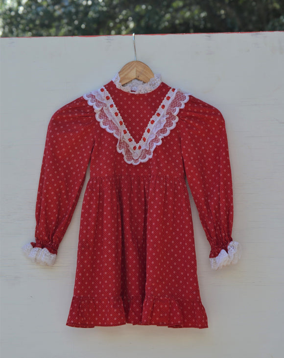 1970's Red Prairie dress with dainty white daisy flowers