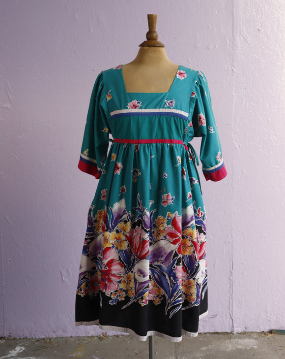 1990's Teal green floral house dress with adjustable side ties.