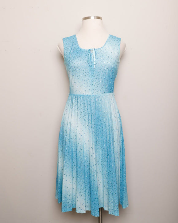 1970's Sleeveless Celeste Ombre pleated dress with blue speckle print and bow tie