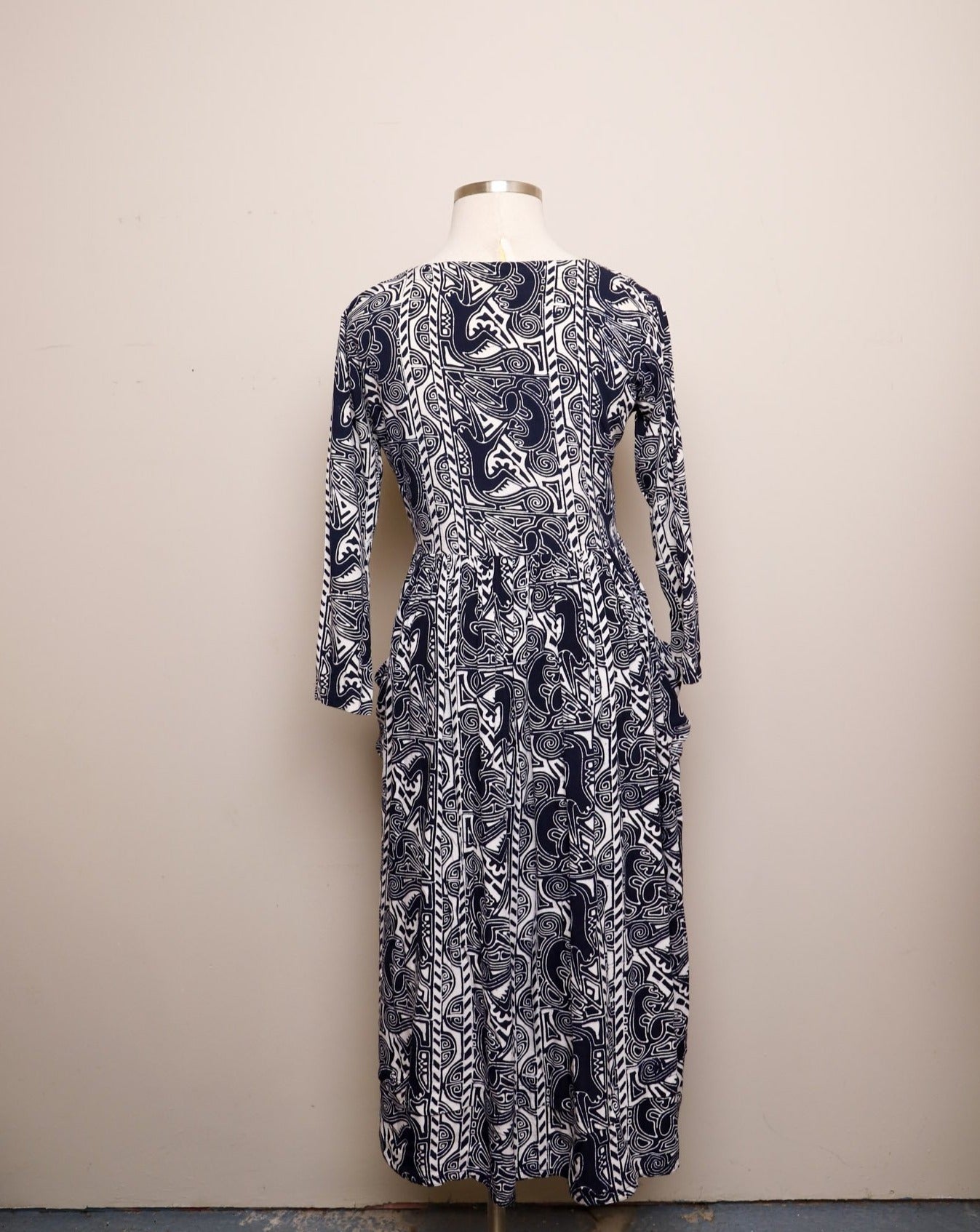 tribal print long sleeve dress 1990's Black & White abstract tribal printed long sleeve maxi dress wi –  Vida Antigua Collective