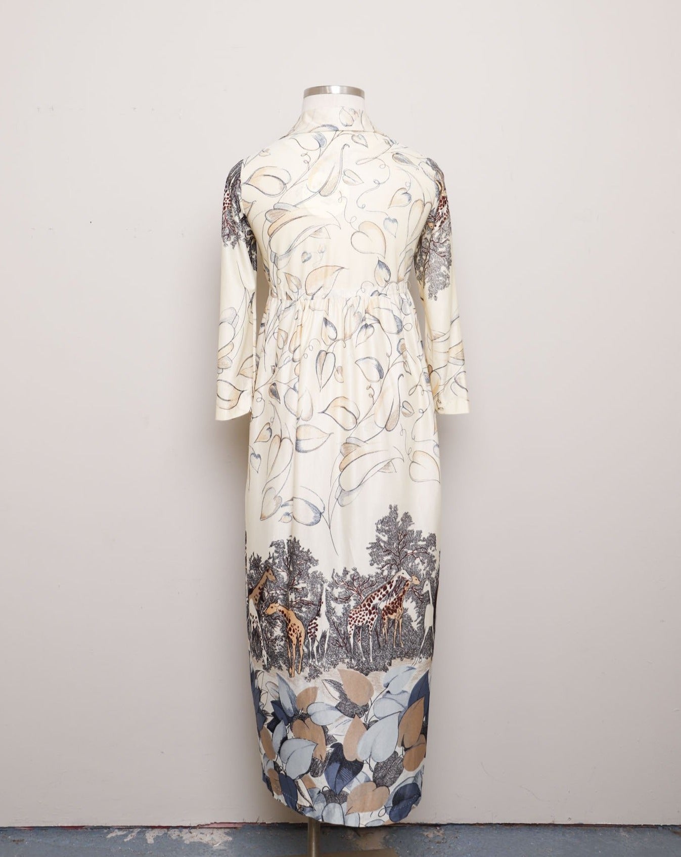 1970's Ivory safari giraffe zip up long sleeve maxi dress – Vida Antigua  Collective