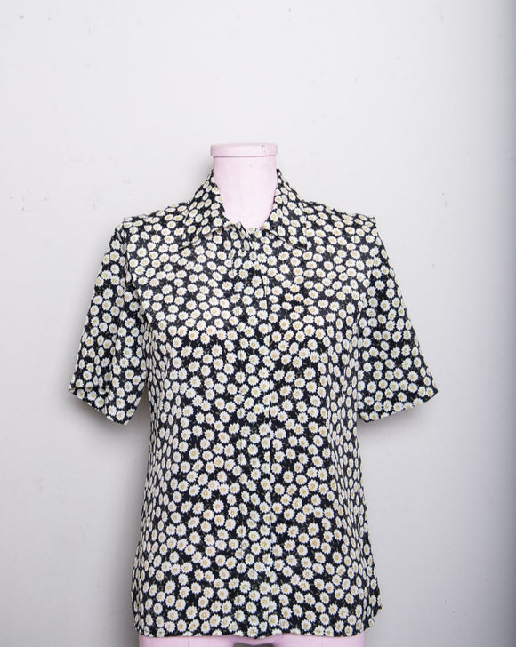 1990's Black short sleeve button down with a dainty daisy print