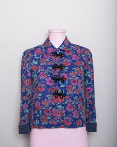 1970's Navy blue 3/4 sleeve cropped top with red & fuchsia florals and Frog closures