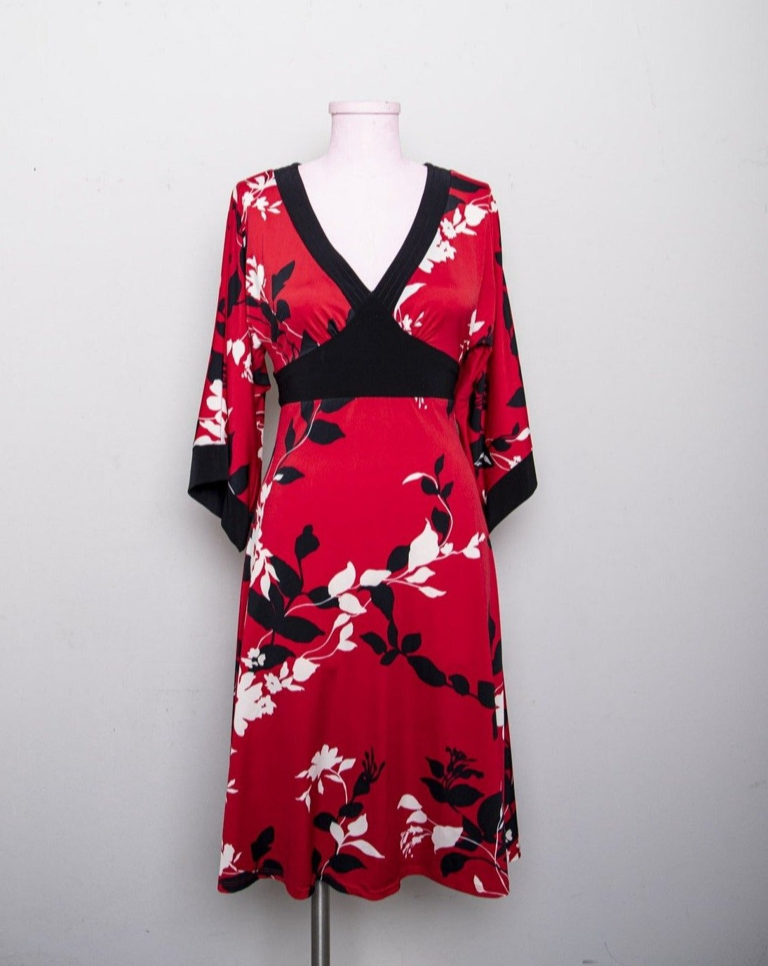 bisou bisou red dress Bisou Bisou Michele Bohbot Red Satin Sheath Dress Scoop Neck Sleeveless 6